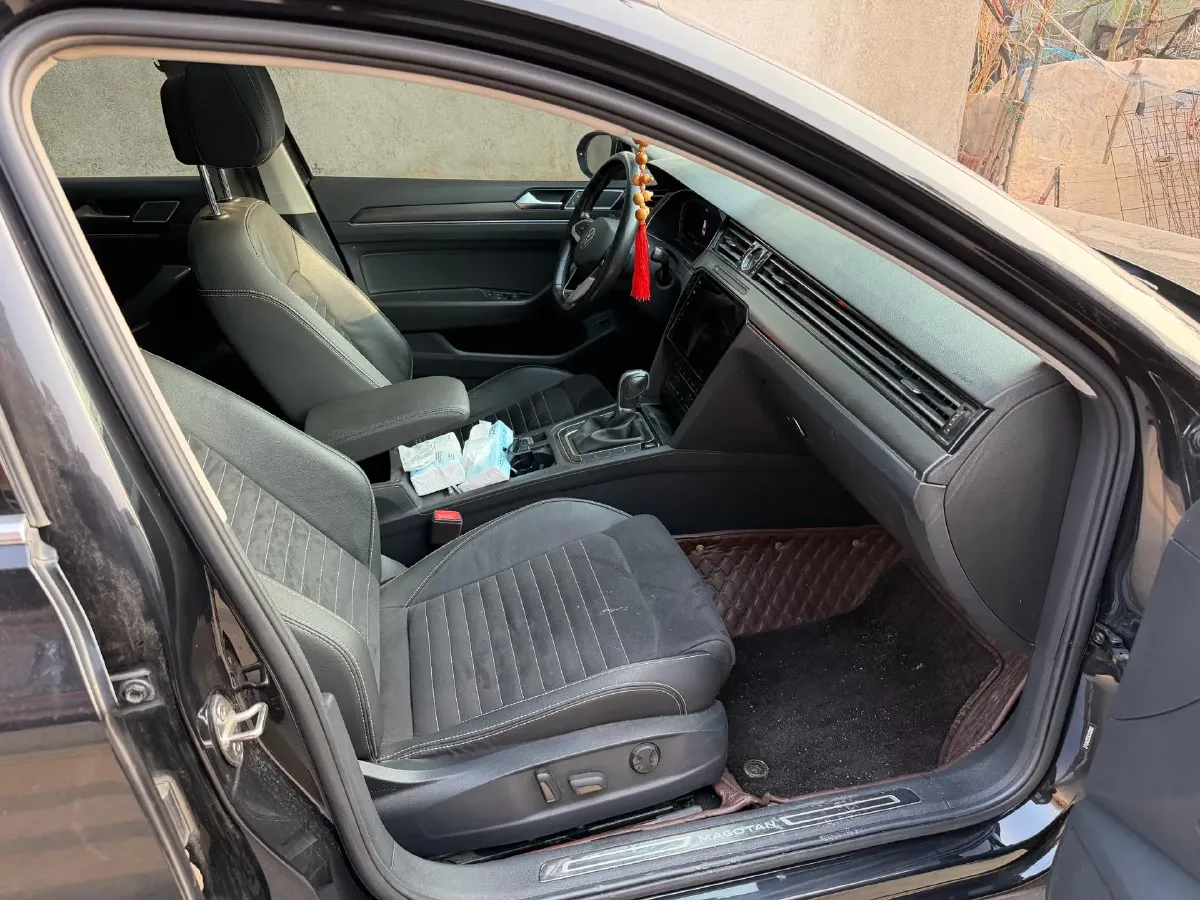 2020 Volkswagen Magotan 2.0T 186HP L4 7DCT,autocango,china used car exporter,china ev exporter,chinese used car exporter,chinese used ev exporter