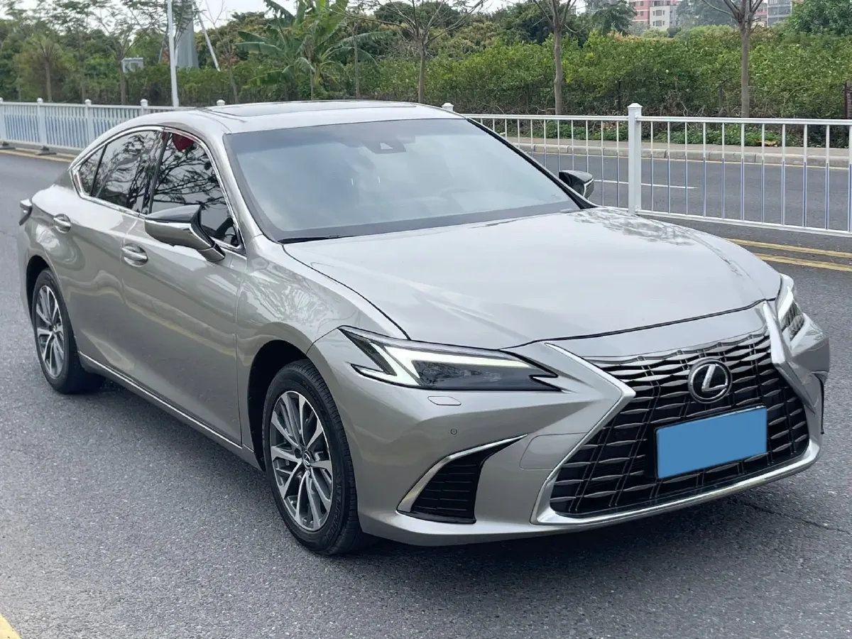 2025 Lexus ES 2.0L 173HP L4 CVT,autocango,china used car exporter,china ev exporter,chinese used car exporter,chinese used ev exporter