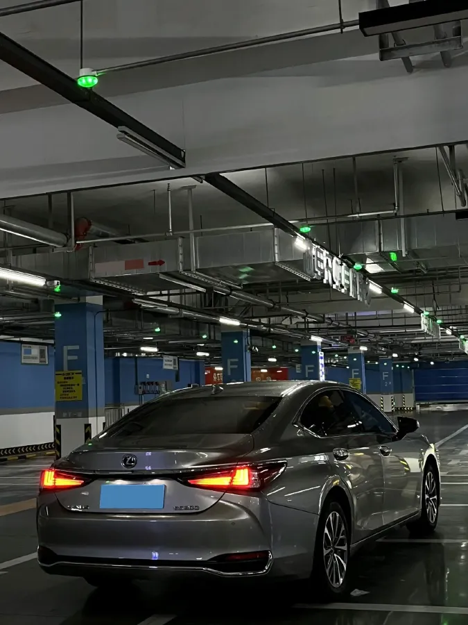 2022 Lexus ES 2.0L 173HP L4 CVT,autocango,china used car exporter,china ev exporter,chinese used car exporter,chinese used ev exporter