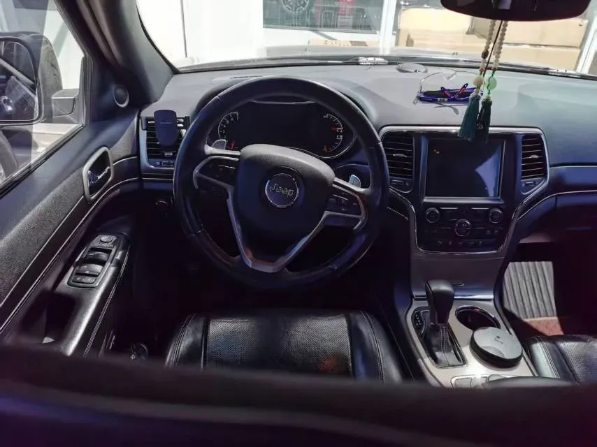 2017 Jeep Grand Cherokee 3.0L 234HP V6 8AT,autocango,china used car exporter,china ev exporter,chinese used car exporter,chinese used ev exporter