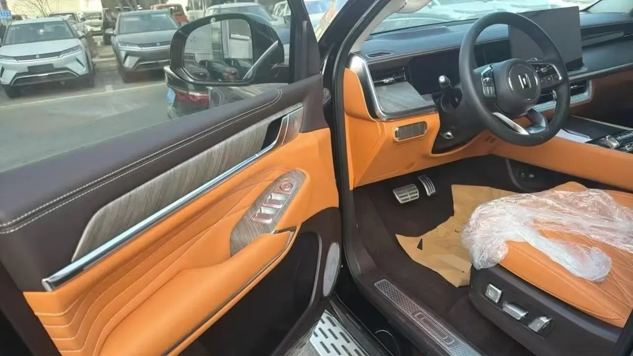 2026 Tank 500 2.0T 252HP L4 3DHT PHEV,autocango,china used car exporter,china ev exporter,chinese used car exporter,chinese used ev exporter