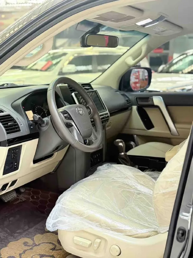 2019 Land Rover Range Rover Velar 2.0T 300HP L4 8AT,autocango,china used car exporter,china ev exporter,chinese used car exporter,chinese used ev exporter