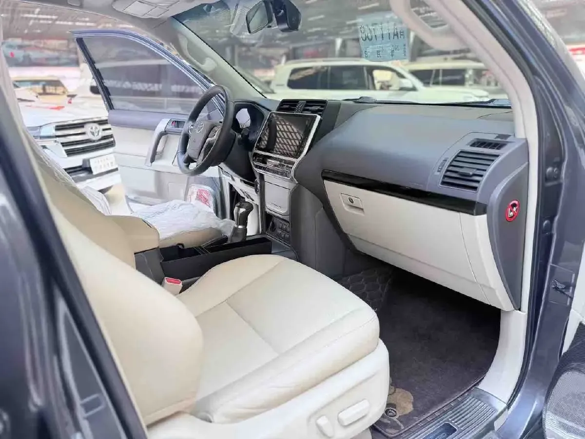 2019 Land Rover Range Rover Velar 2.0T 300HP L4 8AT,autocango,china used car exporter,china ev exporter,chinese used car exporter,chinese used ev exporter