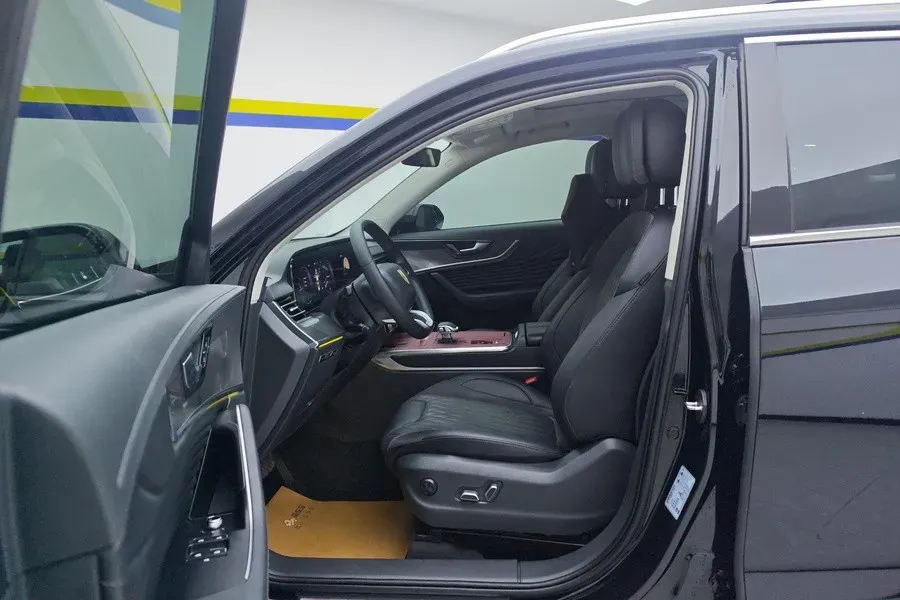 2023 HongQi HS5 2.0T 252HP L4 8AT,autocango,china used car exporter,china ev exporter,chinese used car exporter,chinese used ev exporter