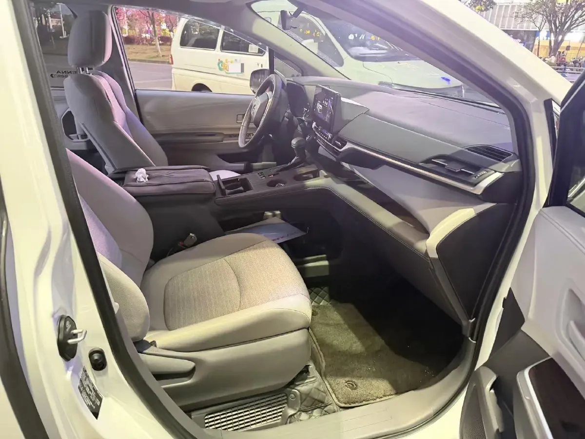 2024 Toyota Sienna 2.5L 189HP L4 E-CVT Hybrid,autocango,china used car exporter,china ev exporter,chinese used car exporter,chinese used ev exporter