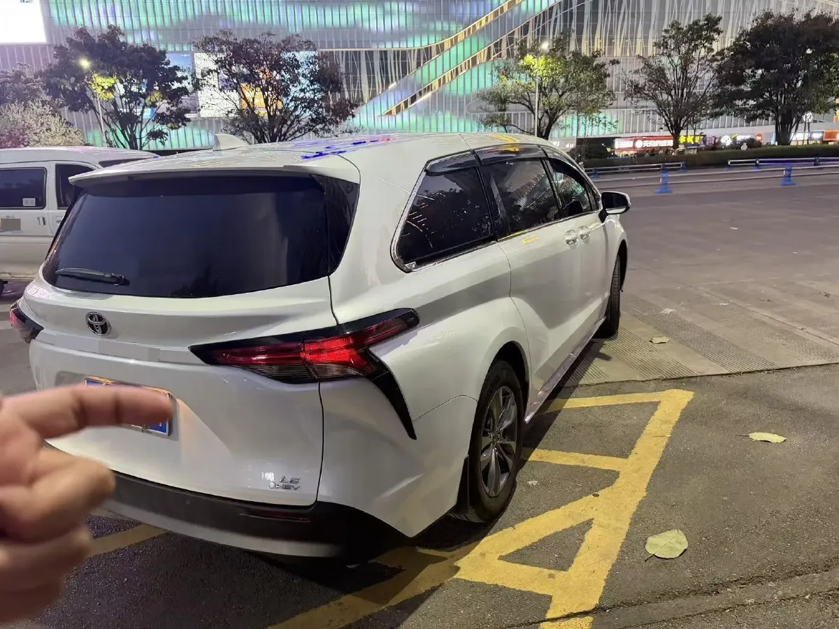 2024 Toyota Sienna 2.5L 189HP L4 E-CVT Hybrid,autocango,china used car exporter,china ev exporter,chinese used car exporter,chinese used ev exporter