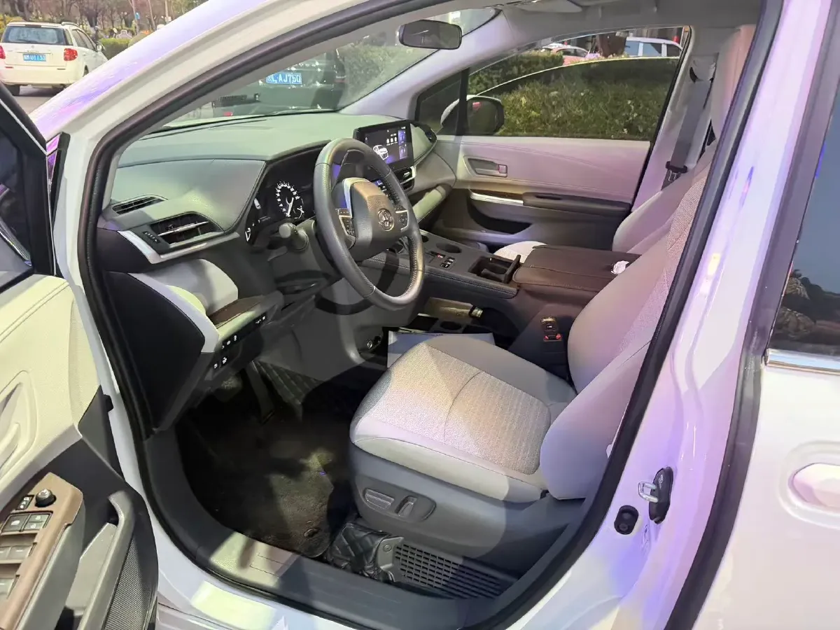 2024 Toyota Sienna 2.5L 189HP L4 E-CVT Hybrid,autocango,china used car exporter,china ev exporter,chinese used car exporter,chinese used ev exporter