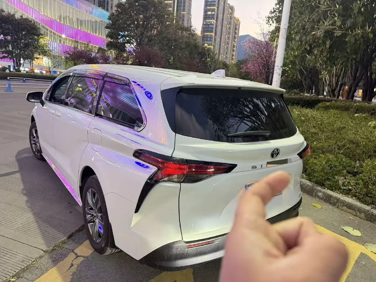 2024 Toyota Sienna 2.5L 189HP L4 E-CVT Hybrid,autocango,china used car exporter,china ev exporter,chinese used car exporter,chinese used ev exporter