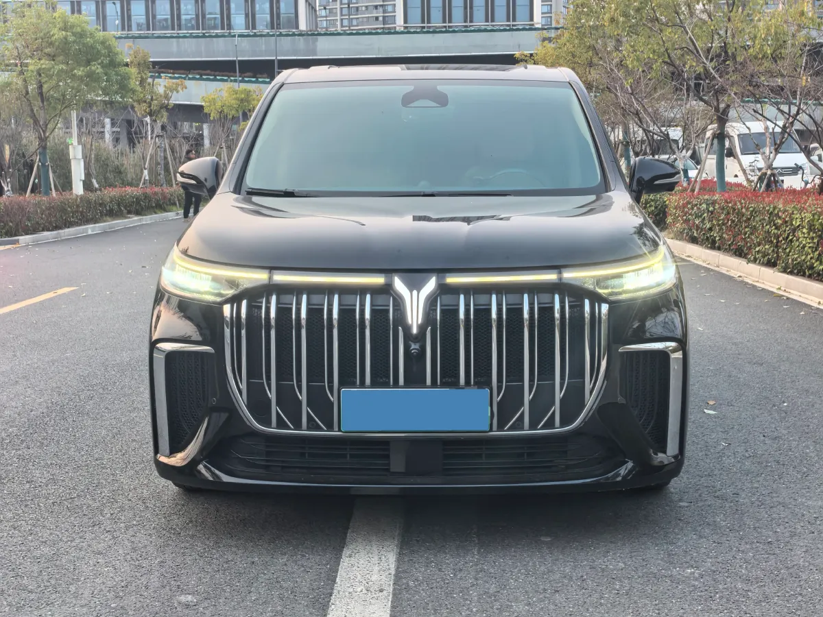 2022 Voyah Dream 1.5T 136HP L4 PHEV 25.57KWH,autocango,china used car exporter,china ev exporter,chinese used car exporter,chinese used ev exporter