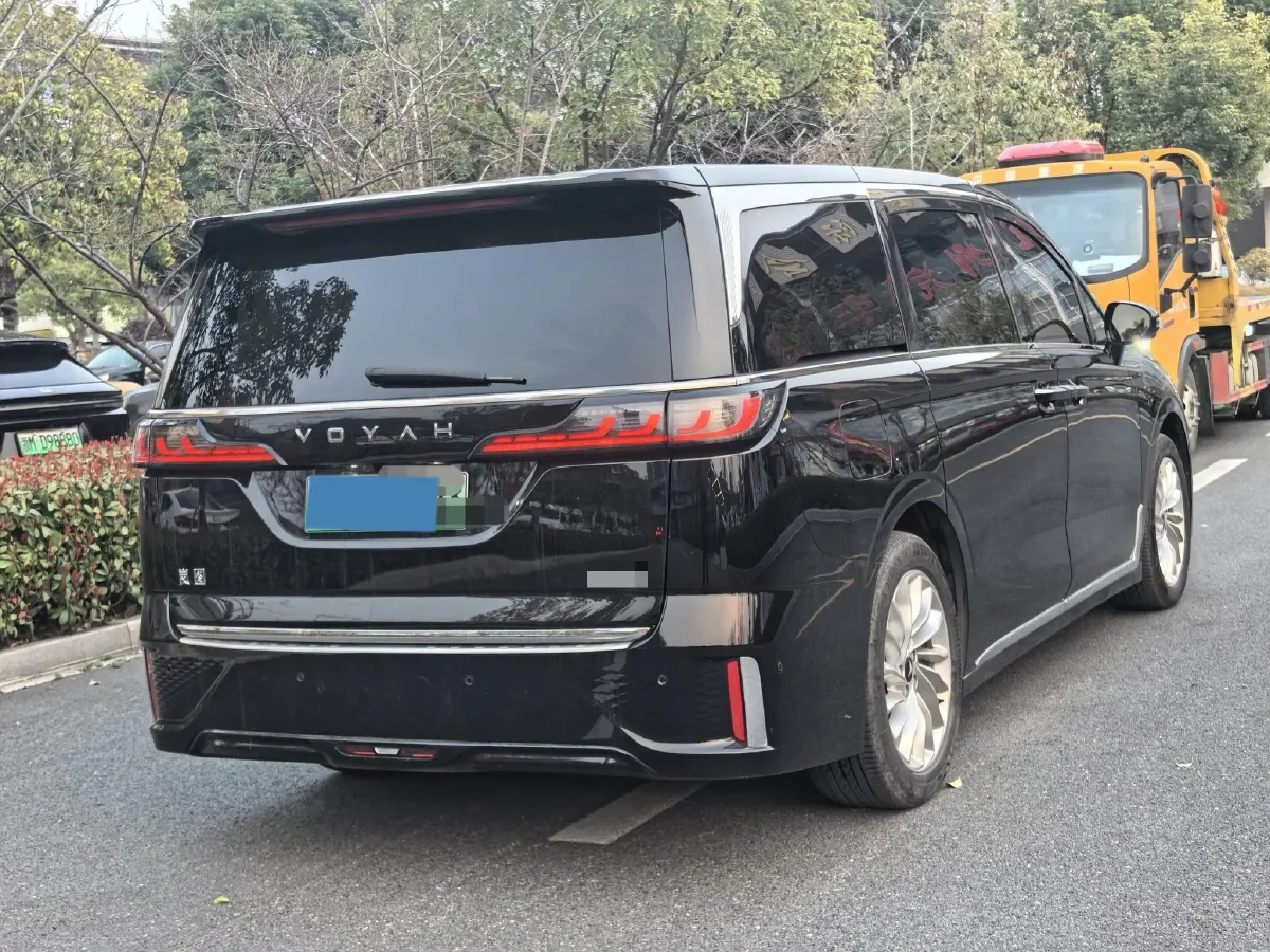 2022 Voyah Dream 1.5T 136HP L4 PHEV 25.57KWH,autocango,china used car exporter,china ev exporter,chinese used car exporter,chinese used ev exporter