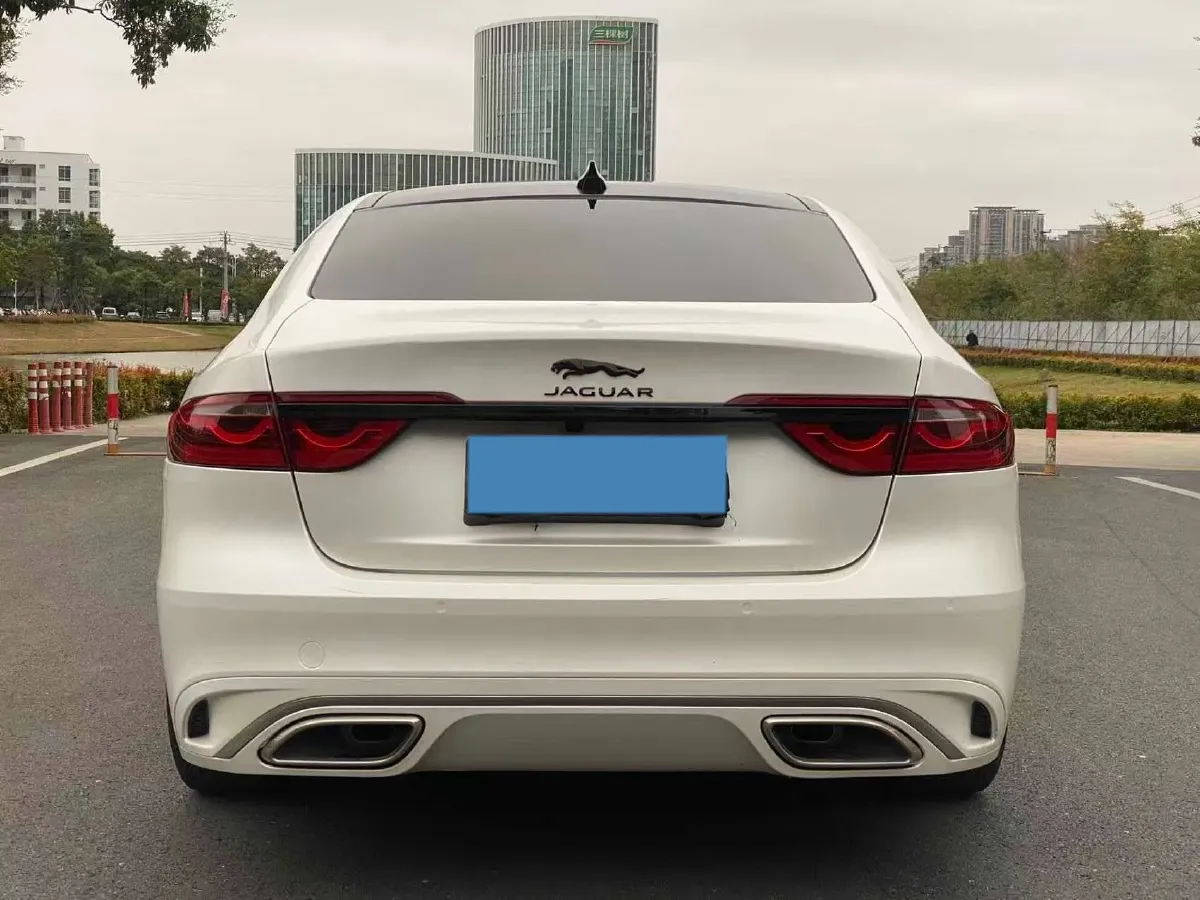 2022 Jaguar XFL 2.0T 200HP L4 8AT,autocango,china used car exporter,china ev exporter,chinese used car exporter,chinese used ev exporter
