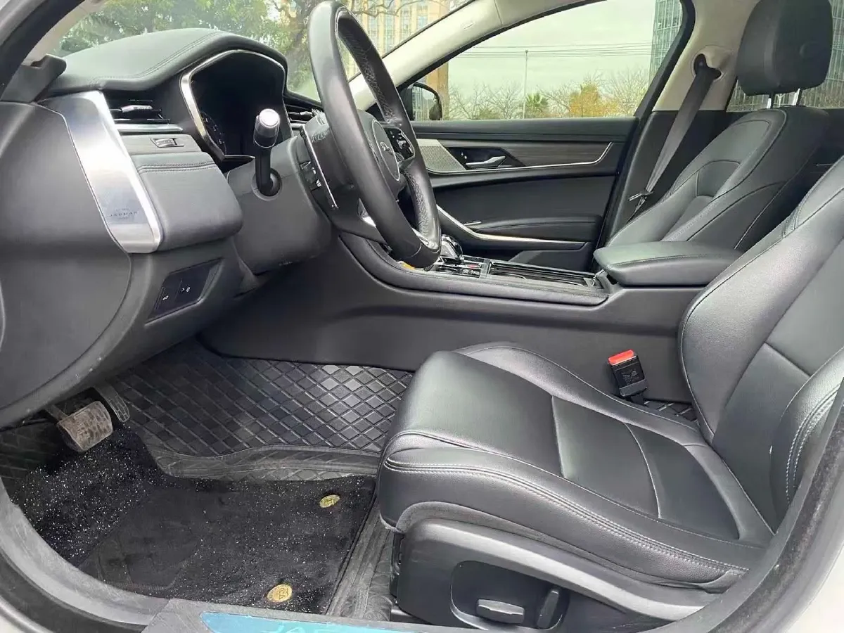 2022 Jaguar XFL 2.0T 200HP L4 8AT,autocango,china used car exporter,china ev exporter,chinese used car exporter,chinese used ev exporter