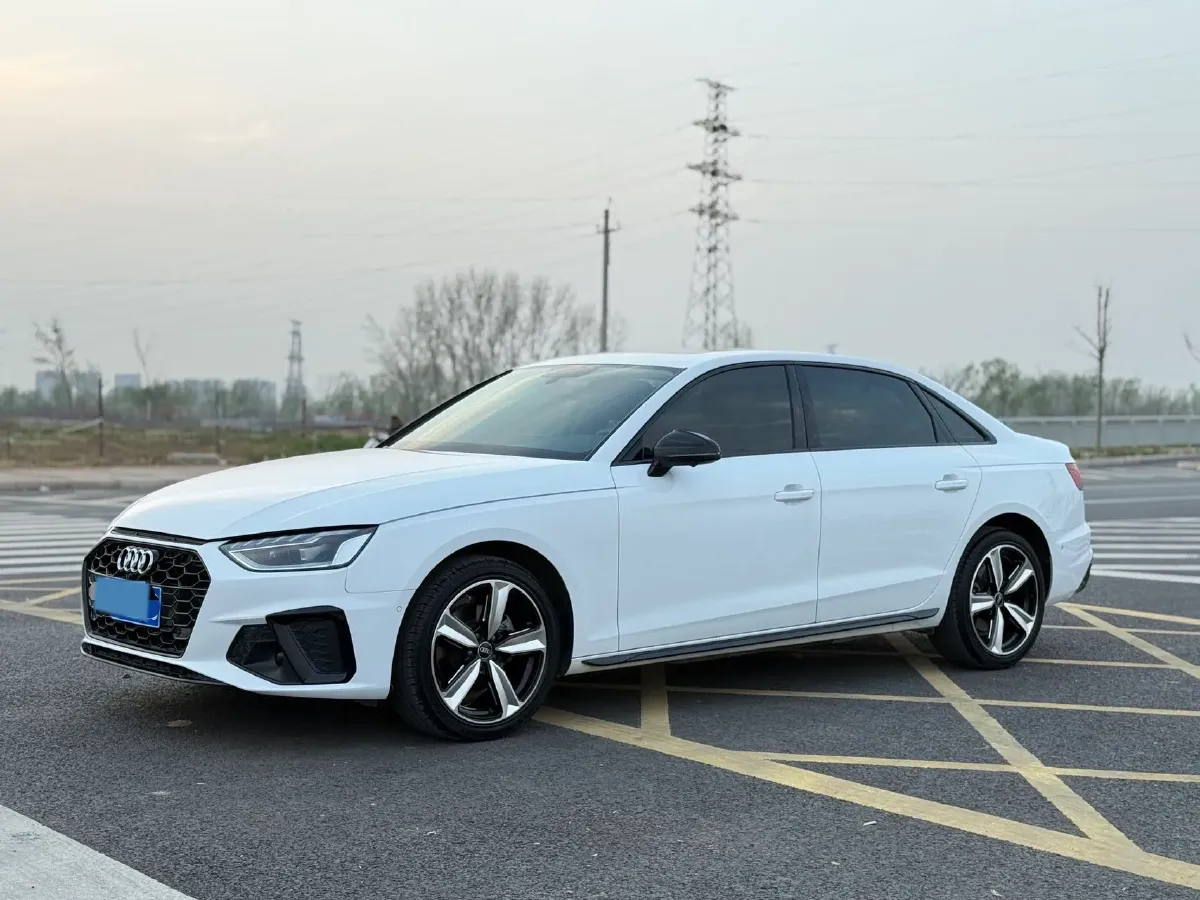 2022 Audi A4L 2.0T 190HP L4 7DCT,autocango,china used car exporter,china ev exporter,chinese used car exporter,chinese used ev exporter