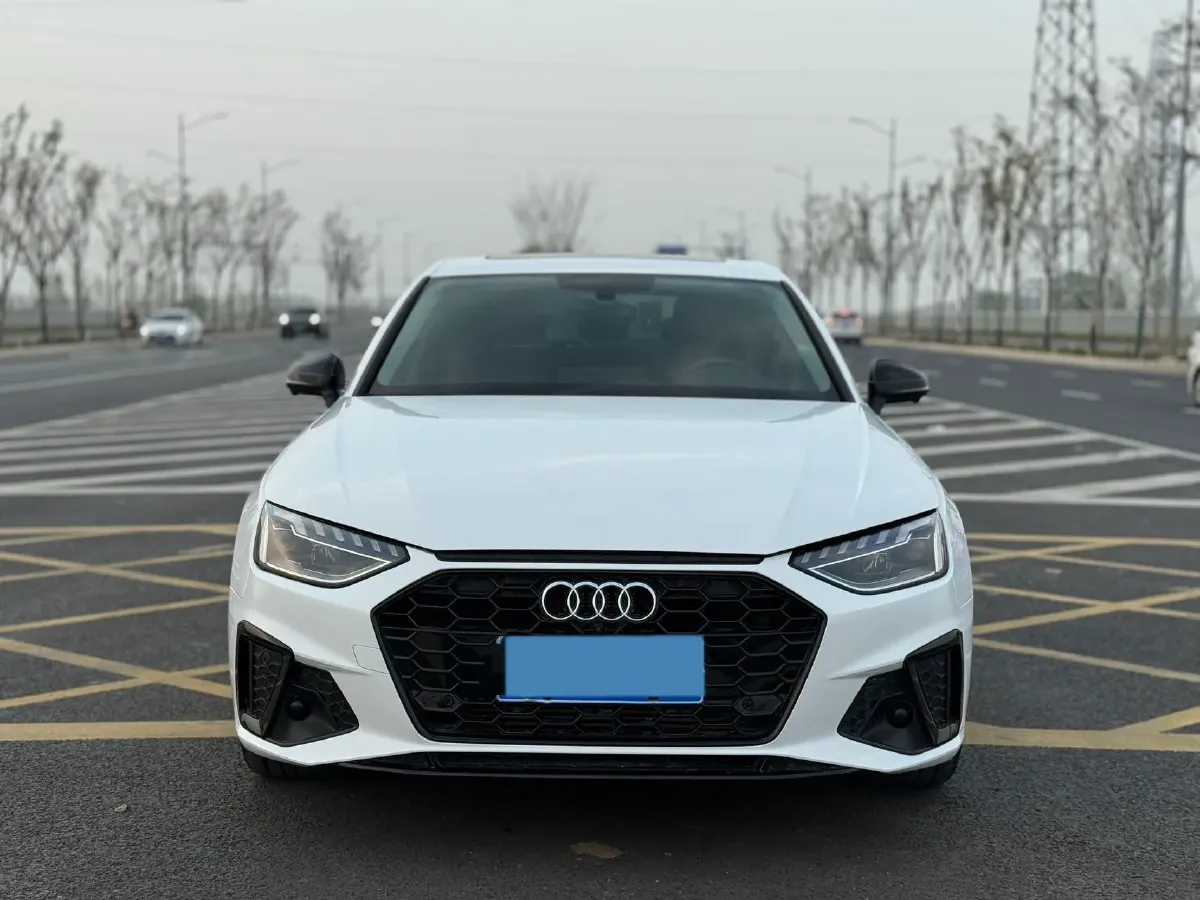 2022 Audi A4L 2.0T 190HP L4 7DCT,autocango,china used car exporter,china ev exporter,chinese used car exporter,chinese used ev exporter