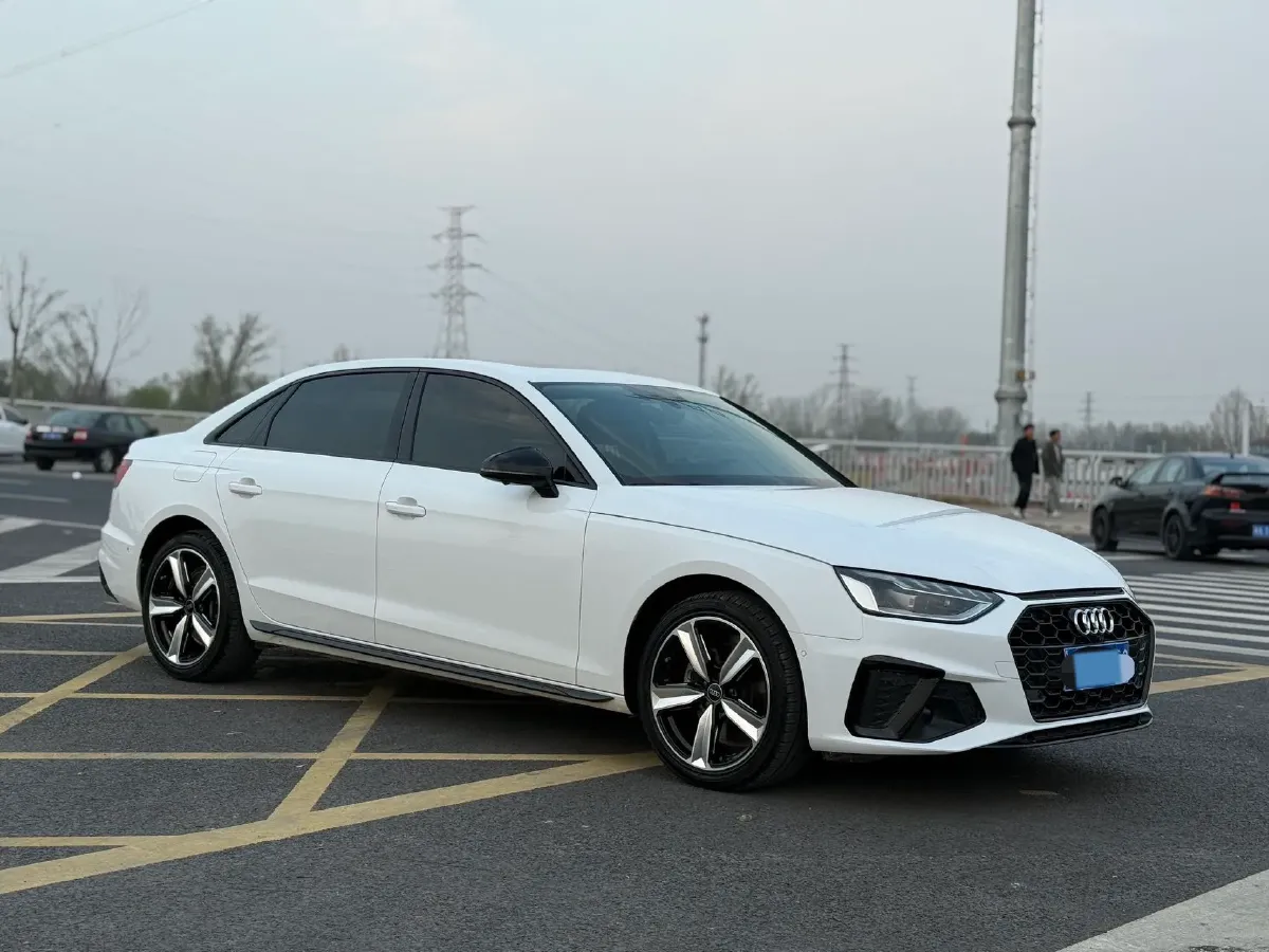 2022 Audi A4L 2.0T 190HP L4 7DCT,autocango,china used car exporter,china ev exporter,chinese used car exporter,chinese used ev exporter