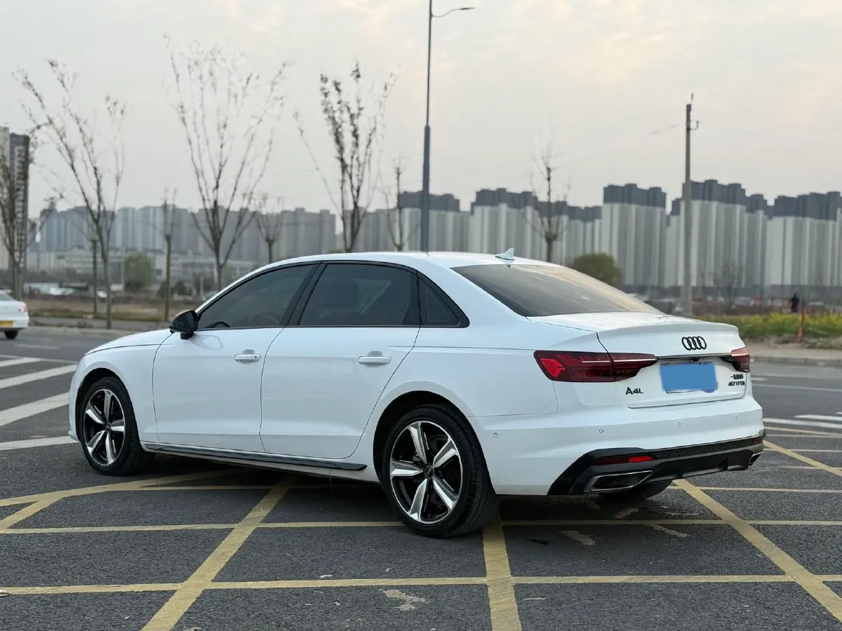 2022 Audi A4L 2.0T 190HP L4 7DCT,autocango,china used car exporter,china ev exporter,chinese used car exporter,chinese used ev exporter