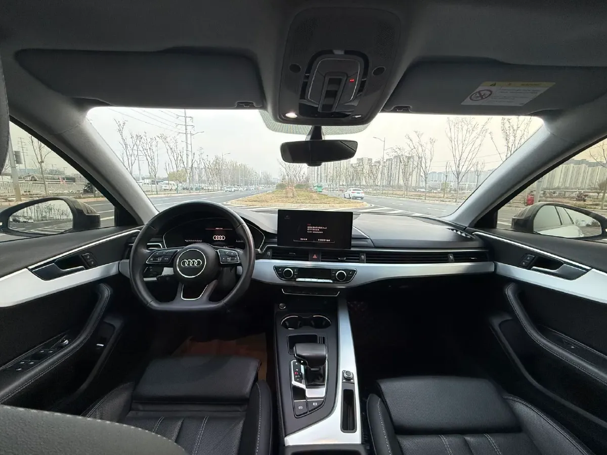 2022 Audi A4L 2.0T 190HP L4 7DCT,autocango,china used car exporter,china ev exporter,chinese used car exporter,chinese used ev exporter