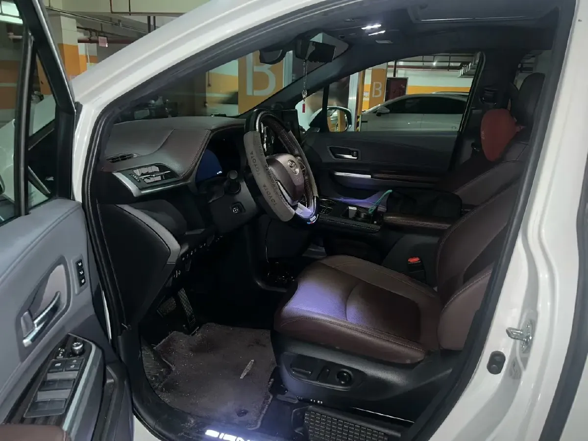 2023 Toyota Sienna 2.5L 189HP L4 E-CVT Hybrid,autocango,china used car exporter,china ev exporter,chinese used car exporter,chinese used ev exporter