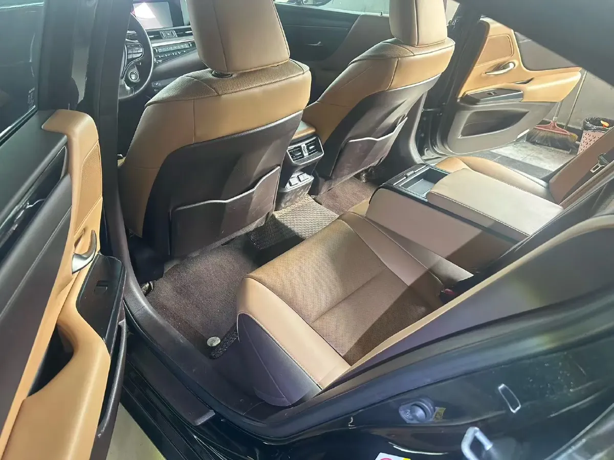 2020 Lexus ES 2.0L 173HP L4 CVT,autocango,china used car exporter,china ev exporter,chinese used car exporter,chinese used ev exporter