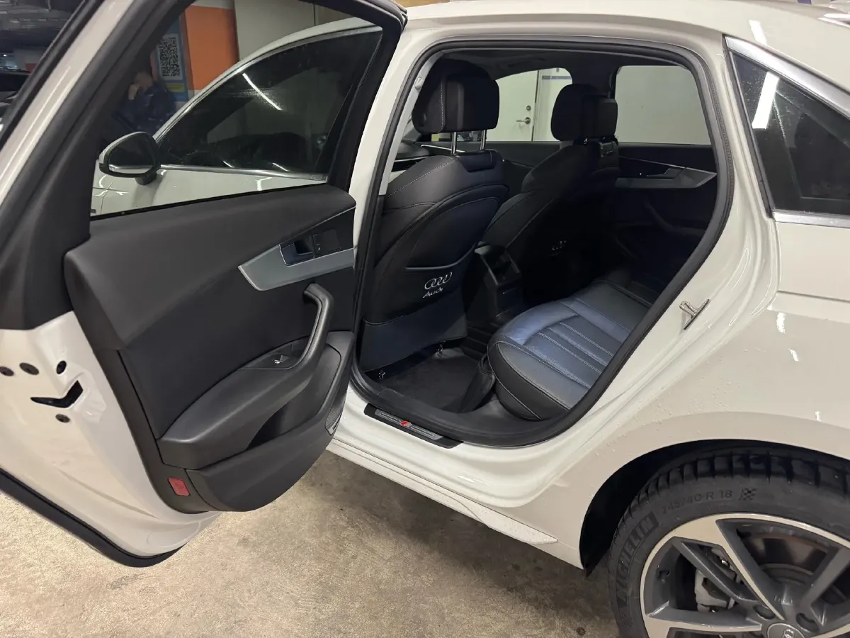 2020 Audi A4L 2.0T 190HP L4 7DCT,autocango,china used car exporter,china ev exporter,chinese used car exporter,chinese used ev exporter