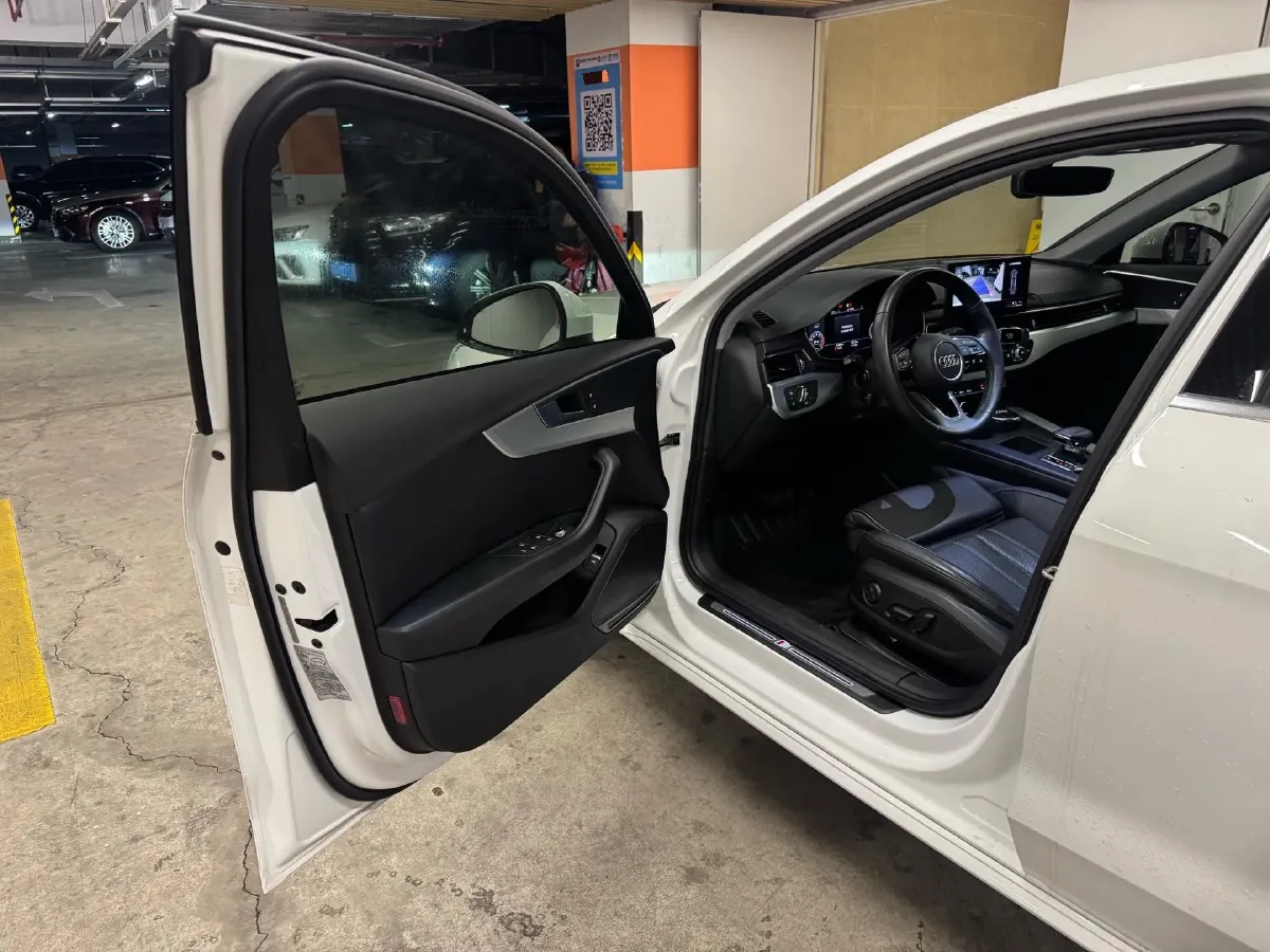 2020 Audi A4L 2.0T 190HP L4 7DCT,autocango,china used car exporter,china ev exporter,chinese used car exporter,chinese used ev exporter