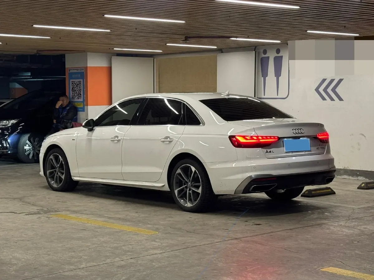 2020 Audi A4L 2.0T 190HP L4 7DCT,autocango,china used car exporter,china ev exporter,chinese used car exporter,chinese used ev exporter