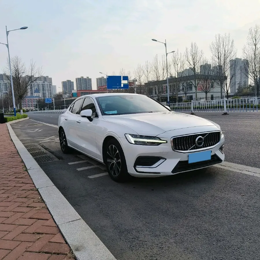 2021 Volvo S60 2.0T 190HP L4 8AT,autocango,china used car exporter,china ev exporter,chinese used car exporter,chinese used ev exporter