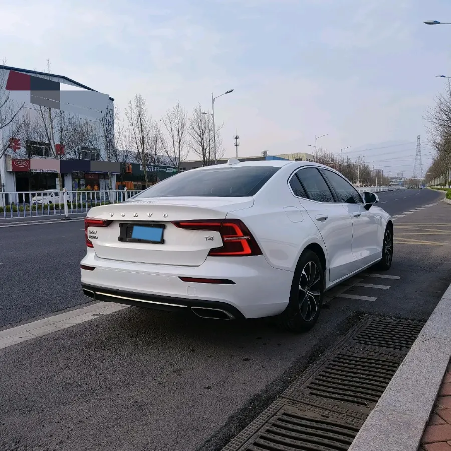2021 Volvo S60 2.0T 190HP L4 8AT,autocango,china used car exporter,china ev exporter,chinese used car exporter,chinese used ev exporter