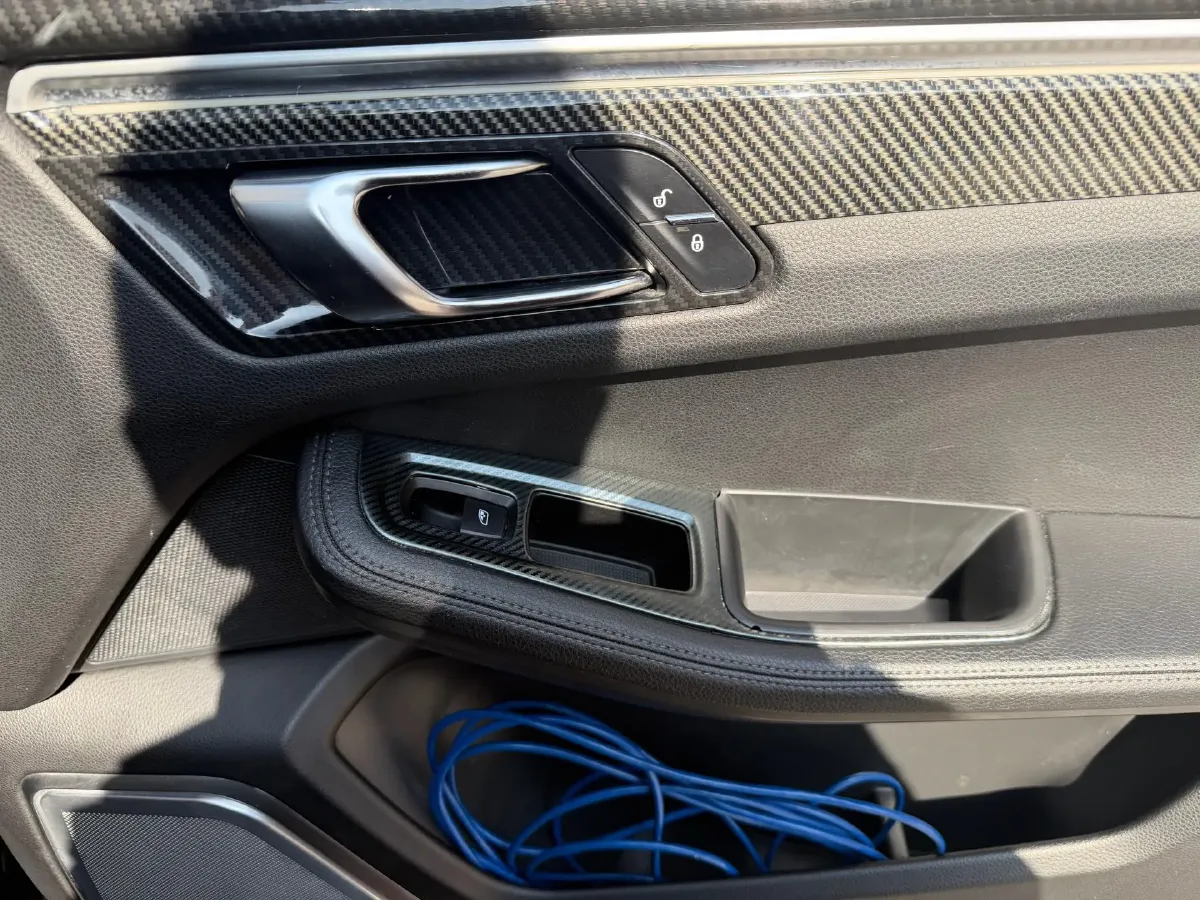 2017 Porsche Macan 2.0T 252HP L4 7DCT,autocango,china used car exporter,china ev exporter,chinese used car exporter,chinese used ev exporter