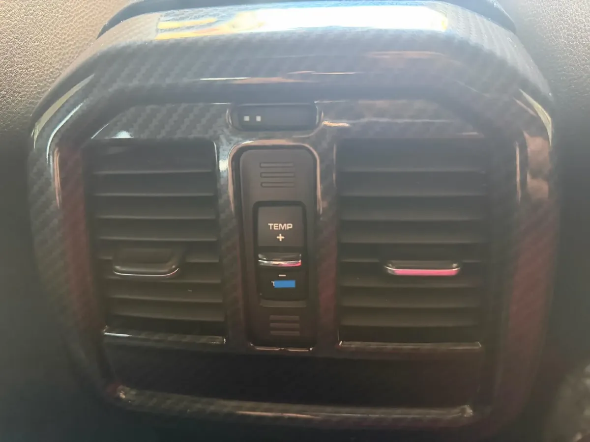 2017 Porsche Macan 2.0T 252HP L4 7DCT,autocango,china used car exporter,china ev exporter,chinese used car exporter,chinese used ev exporter