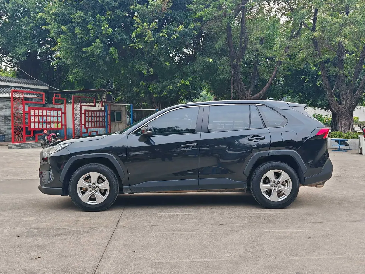2022 Toyota RAV4 2.0L 171HP L4 CVT,autocango,china used car exporter,china ev exporter,chinese used car exporter,chinese used ev exporter