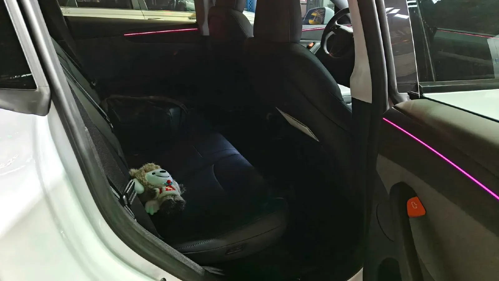 2025 Tesla Model Y BEV 62.5KWH,autocango,china used car exporter,china ev exporter,chinese used car exporter,chinese used ev exporter