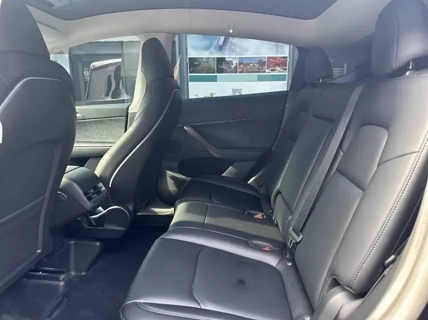 2022 Tesla Model Y BEV 60KWH,autocango,china used car exporter,china ev exporter,chinese used car exporter,chinese used ev exporter