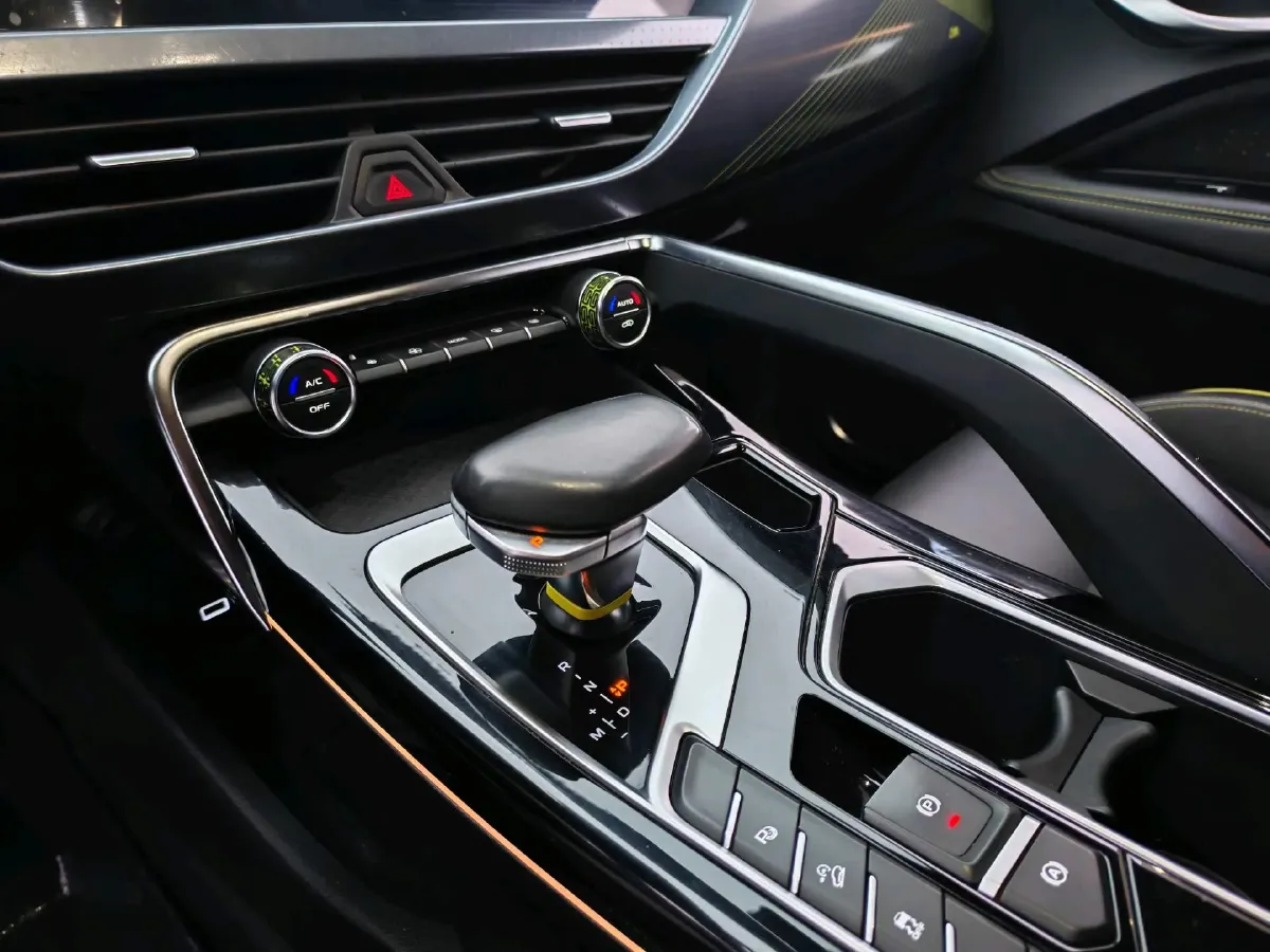 2021 Geely Tugella 2.0T 238HP L4 8AT,autocango,china used car exporter,china ev exporter,chinese used car exporter,chinese used ev exporter