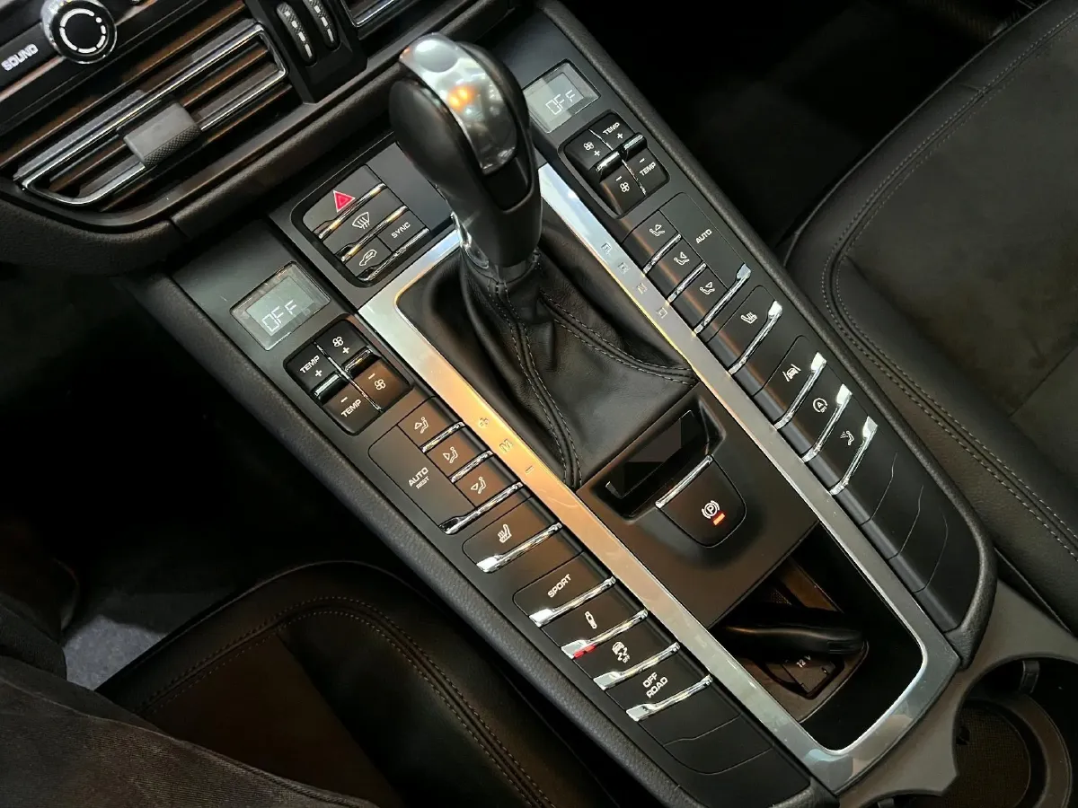 2020 Porsche Macan 2.0T 252HP L4 7DCT,autocango,china used car exporter,china ev exporter,chinese used car exporter,chinese used ev exporter