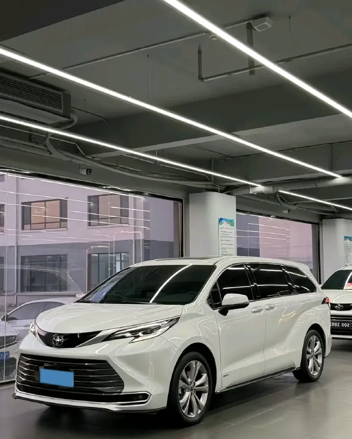 2024 Toyota Sienna 2.5L 189HP L4 E-CVT Hybrid,autocango,china used car exporter,china ev exporter,chinese used car exporter,chinese used ev exporter