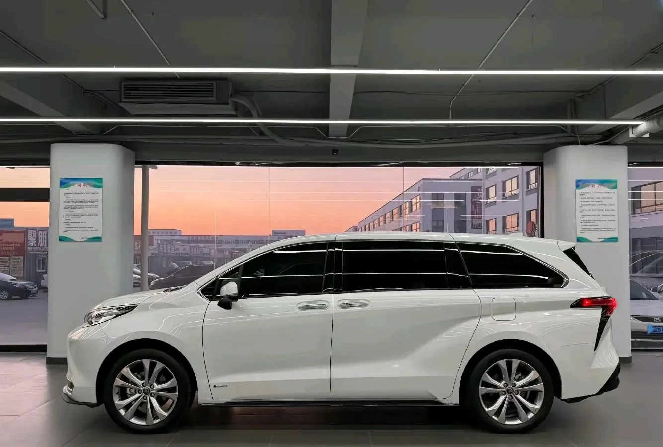 2024 Toyota Sienna 2.5L 189HP L4 E-CVT Hybrid,autocango,china used car exporter,china ev exporter,chinese used car exporter,chinese used ev exporter