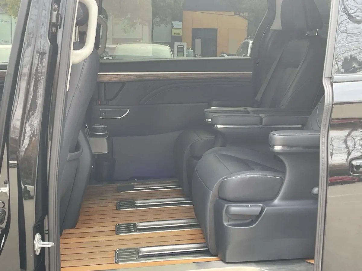 2021 GAC Trumpchi M8 2.0T 252HP L4 8AT,autocango,china used car exporter,china ev exporter,chinese used car exporter,chinese used ev exporter