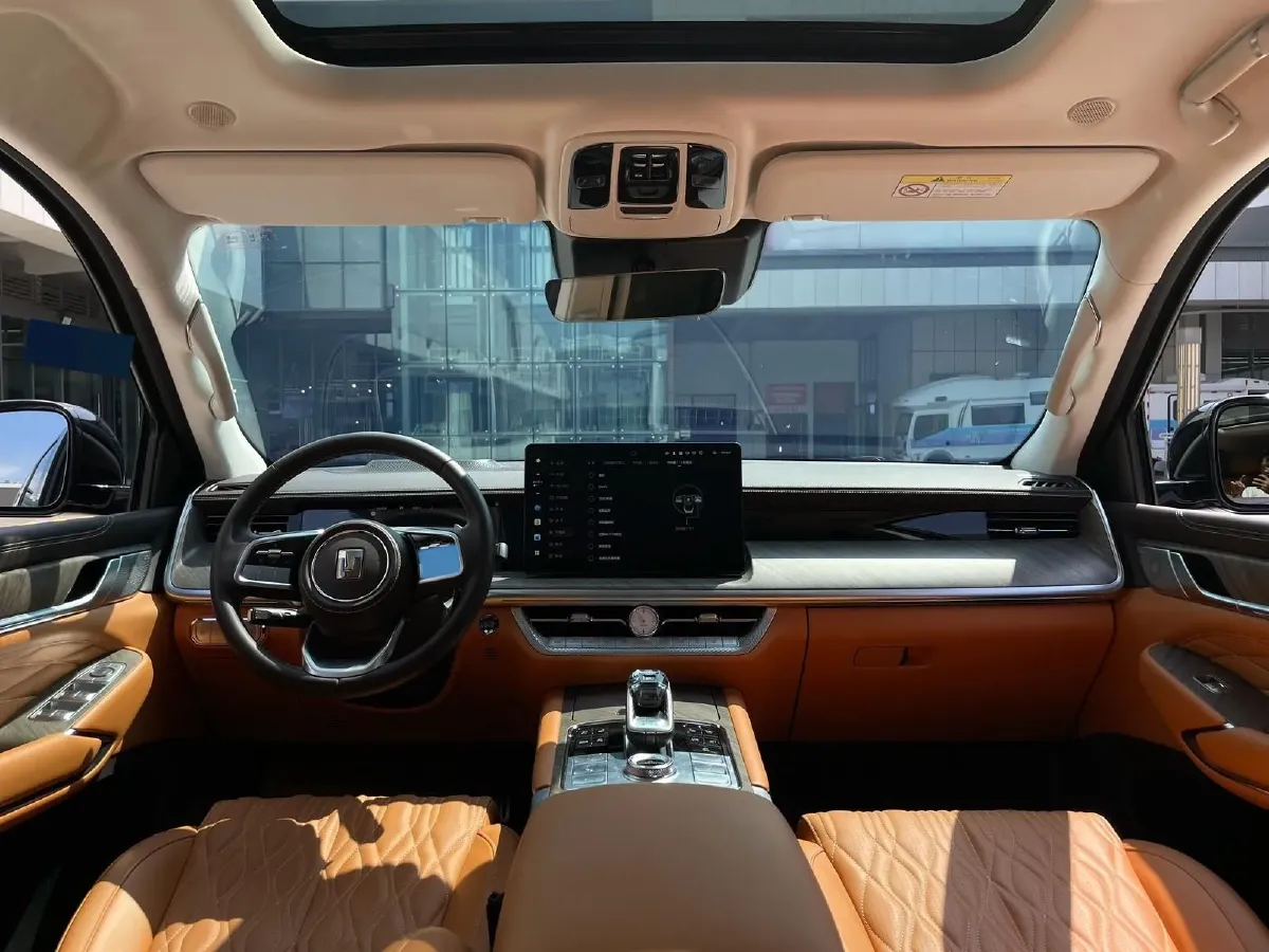 2024 Tank 500 2.0T 252HP L4 9AT PHEV 37.1/36.7KWH,autocango,china used car exporter,china ev exporter,chinese used car exporter,chinese used ev exporter