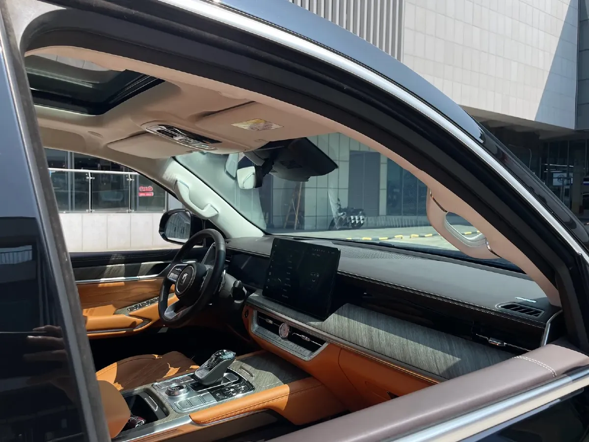 2024 Tank 500 2.0T 252HP L4 9AT PHEV 37.1/36.7KWH,autocango,china used car exporter,china ev exporter,chinese used car exporter,chinese used ev exporter