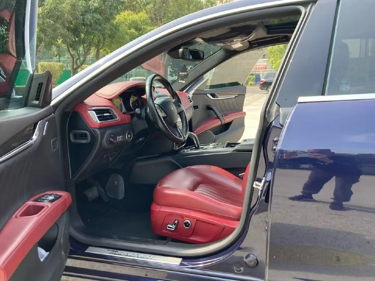 2021 Maserati Ghibli 2.0T 330HP L4 8AT,autocango,china used car exporter,china ev exporter,chinese used car exporter,chinese used ev exporter