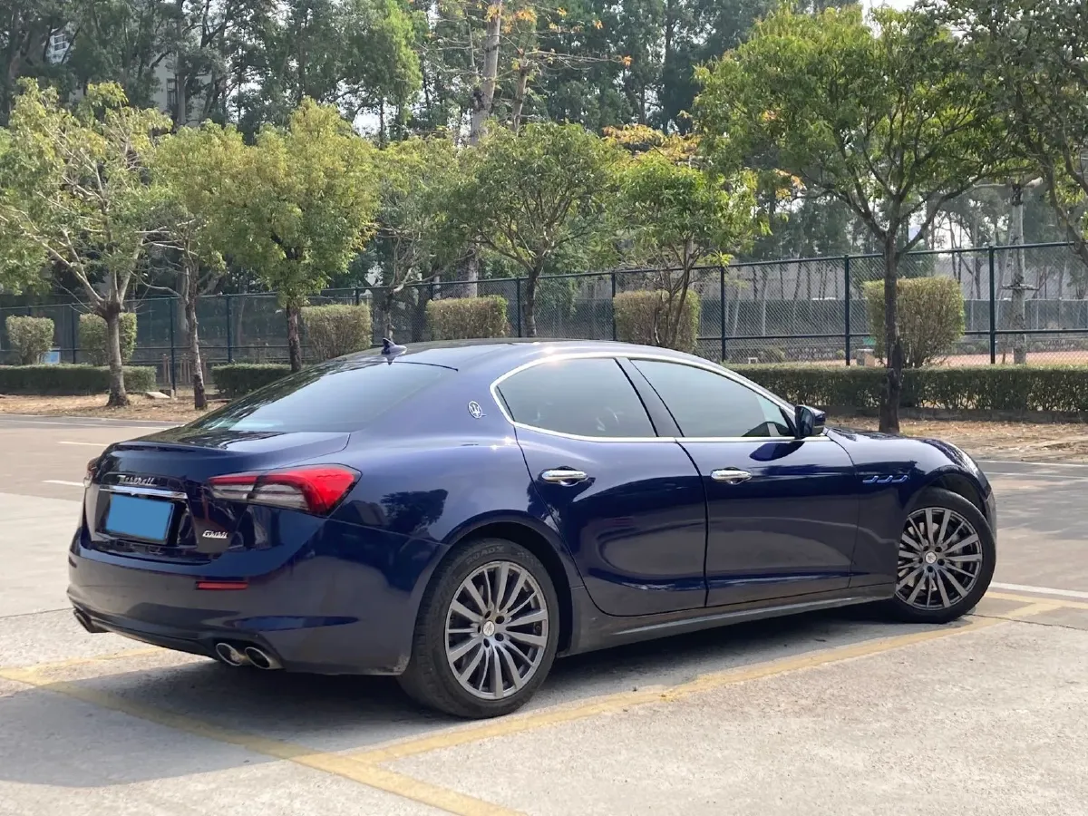 2021 Maserati Ghibli 2.0T 330HP L4 8AT,autocango,china used car exporter,china ev exporter,chinese used car exporter,chinese used ev exporter