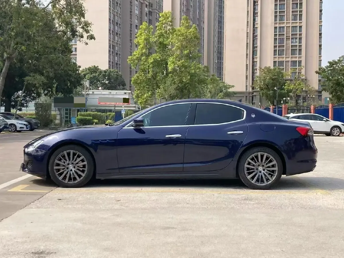 2021 Maserati Ghibli 2.0T 330HP L4 8AT,autocango,china used car exporter,china ev exporter,chinese used car exporter,chinese used ev exporter