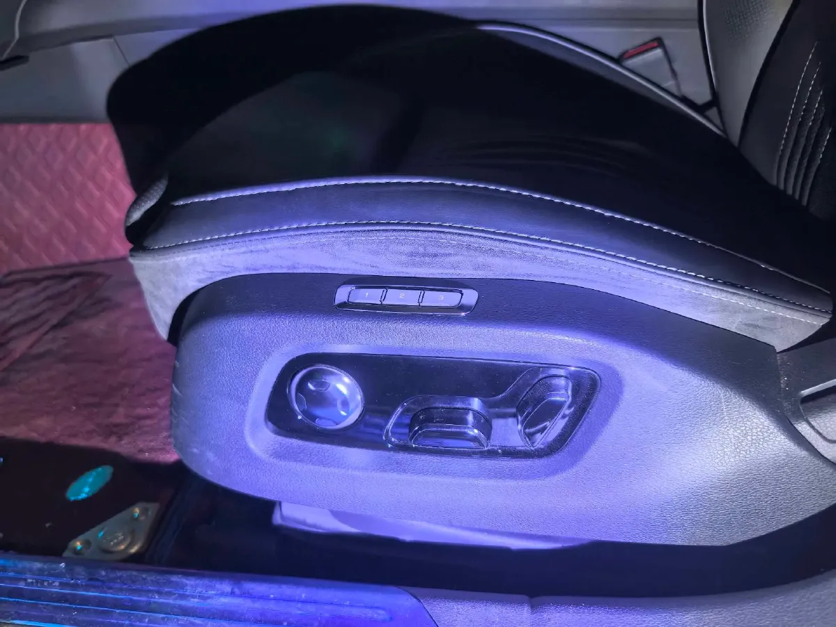 2020 HongQi H9 2.0T 252HP L4 7DCT,autocango,china used car exporter,china ev exporter,chinese used car exporter,chinese used ev exporter