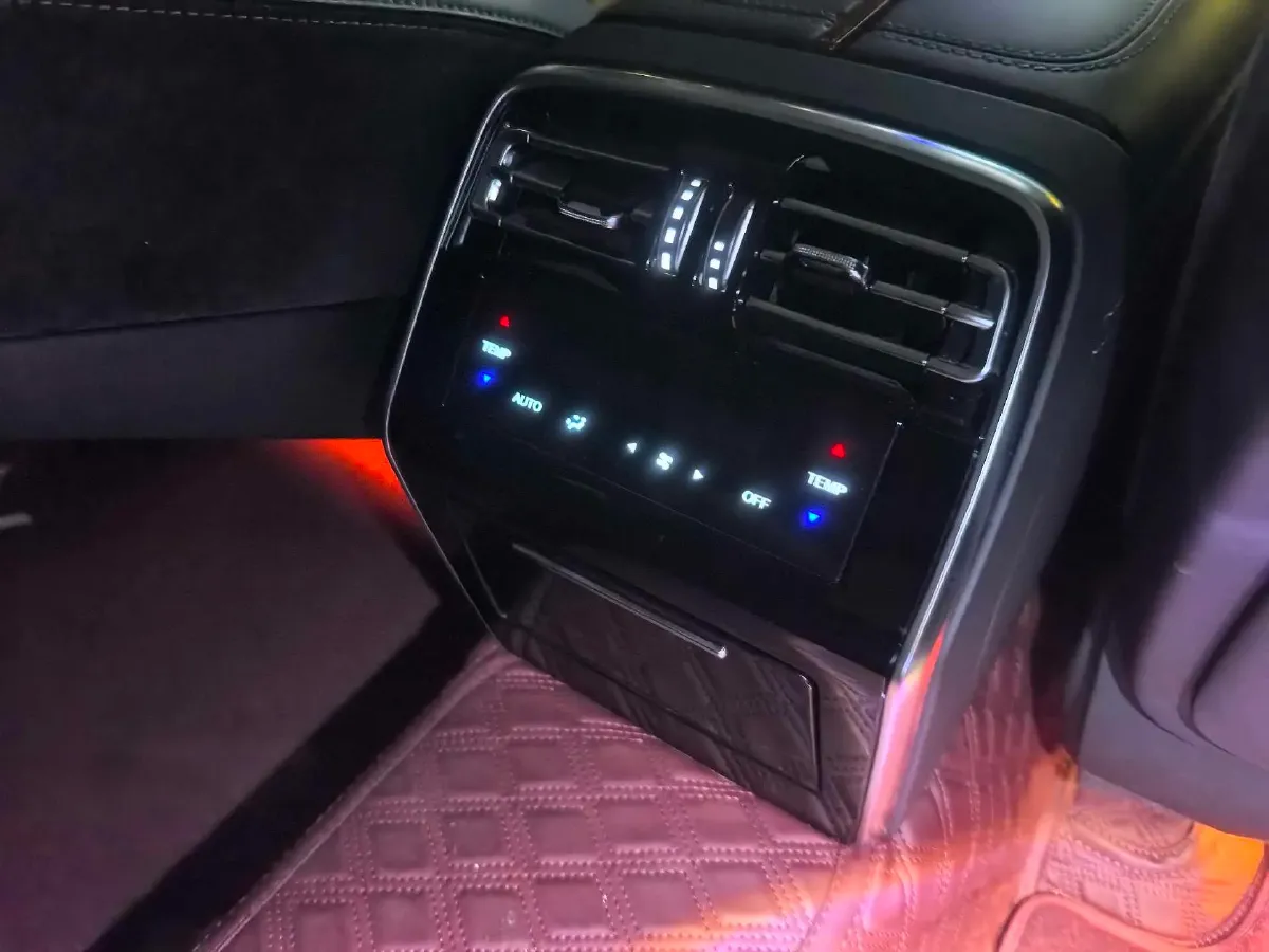 2020 HongQi H9 2.0T 252HP L4 7DCT,autocango,china used car exporter,china ev exporter,chinese used car exporter,chinese used ev exporter