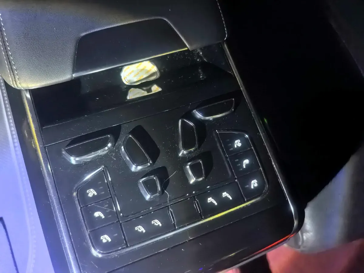 2020 HongQi H9 2.0T 252HP L4 7DCT,autocango,china used car exporter,china ev exporter,chinese used car exporter,chinese used ev exporter