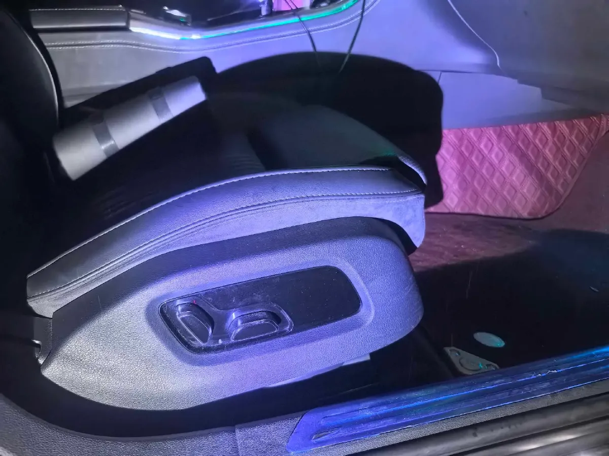 2020 HongQi H9 2.0T 252HP L4 7DCT,autocango,china used car exporter,china ev exporter,chinese used car exporter,chinese used ev exporter