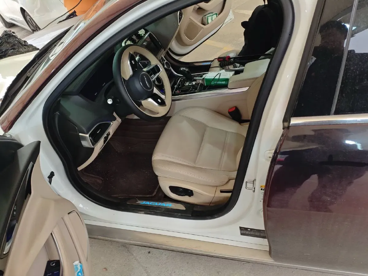 2020 Jaguar XFL 2.0T 200HP L4 8AT,autocango,china used car exporter,china ev exporter,chinese used car exporter,chinese used ev exporter