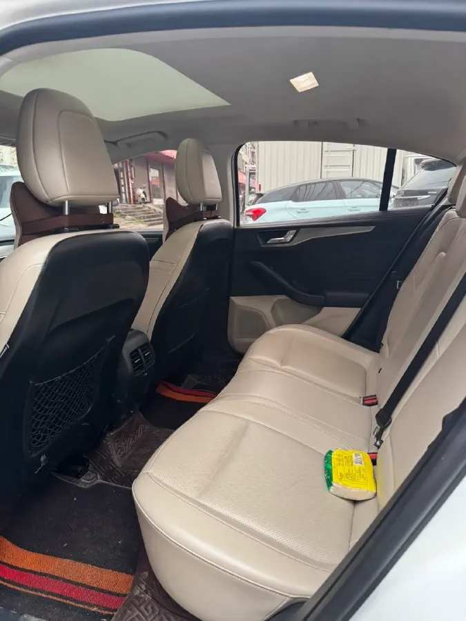 2021 Ford Focus 1.5T 174HP L3 8AT,autocango,china used car exporter,china ev exporter,chinese used car exporter,chinese used ev exporter