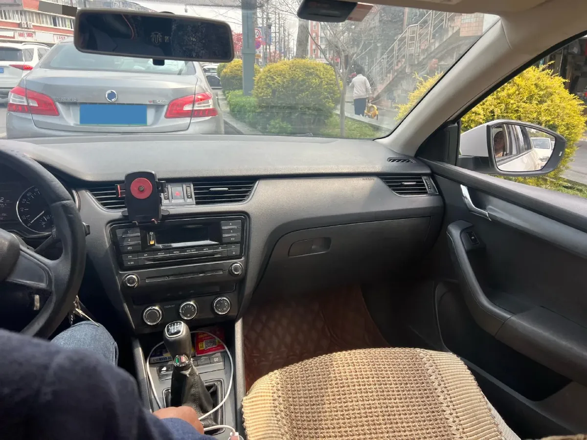 2017 Skoda Octavia 1.6L 110HP L4 5MT,autocango,china used car exporter,china ev exporter,chinese used car exporter,chinese used ev exporter